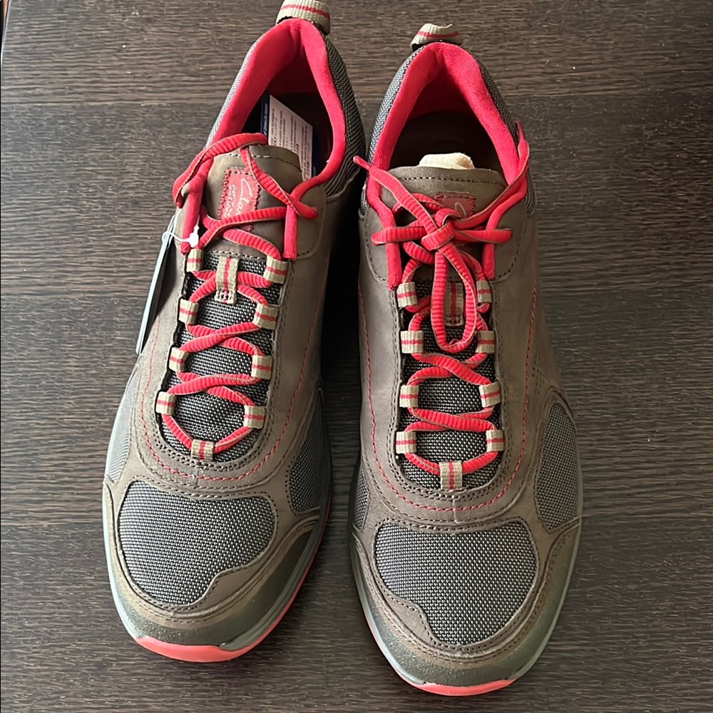 Clarks Brown Sneakers with Red Accents